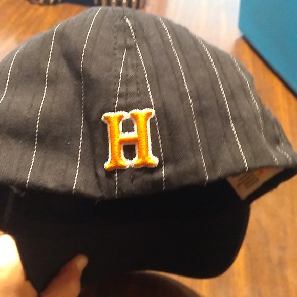 Hooters baseball cap - Picture 3 of 4